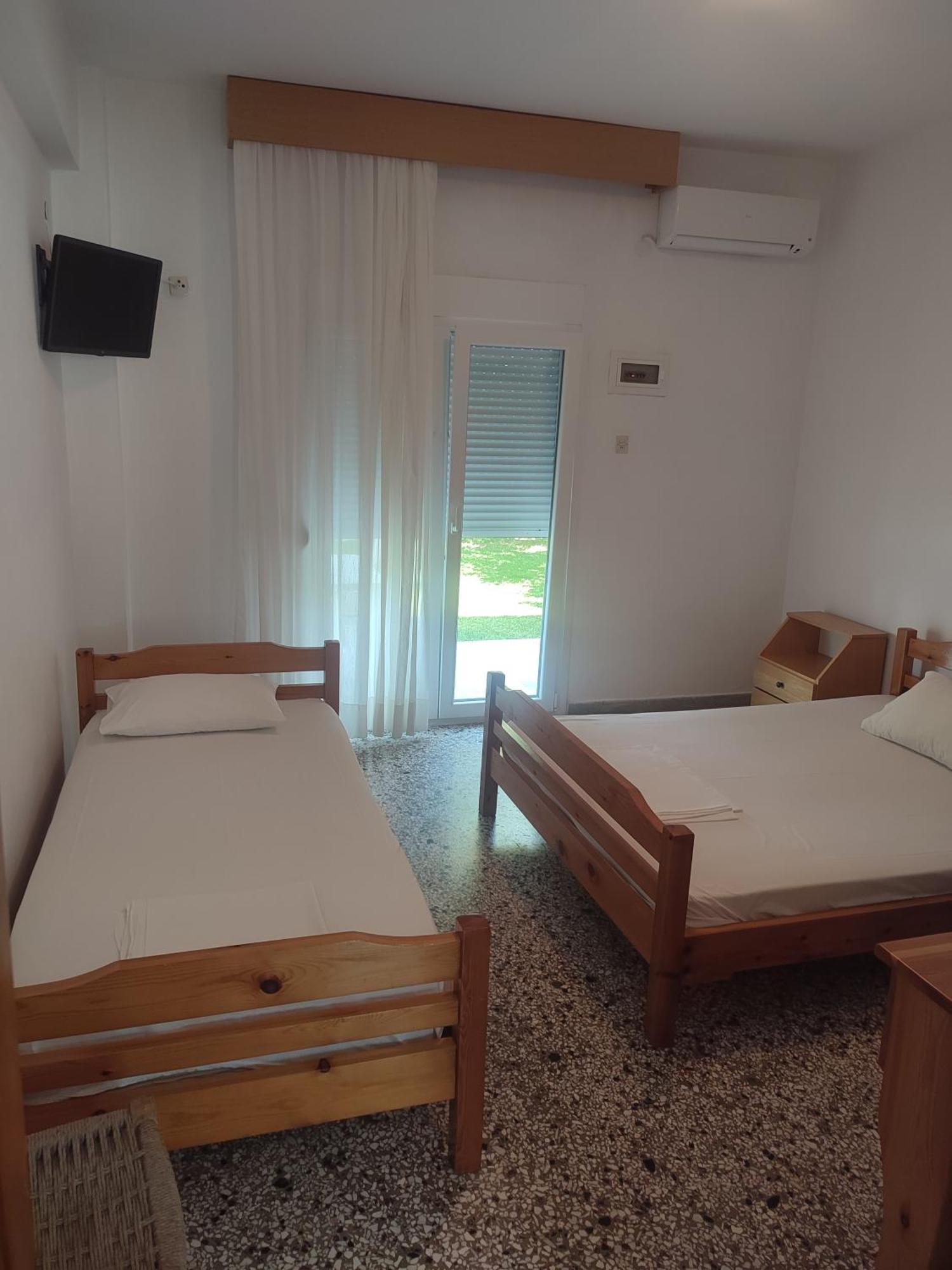 Michalos Apartments Paralía Skotínis Kültér fotó
